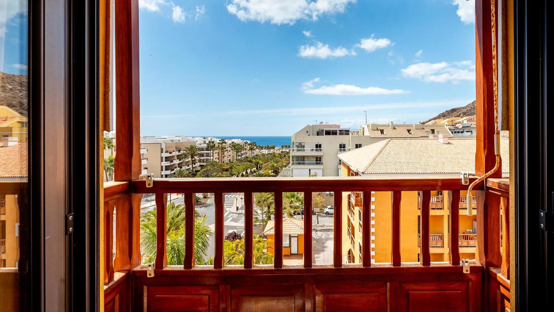 Sunset Palm Mar - Family Friendly Suites Apartment